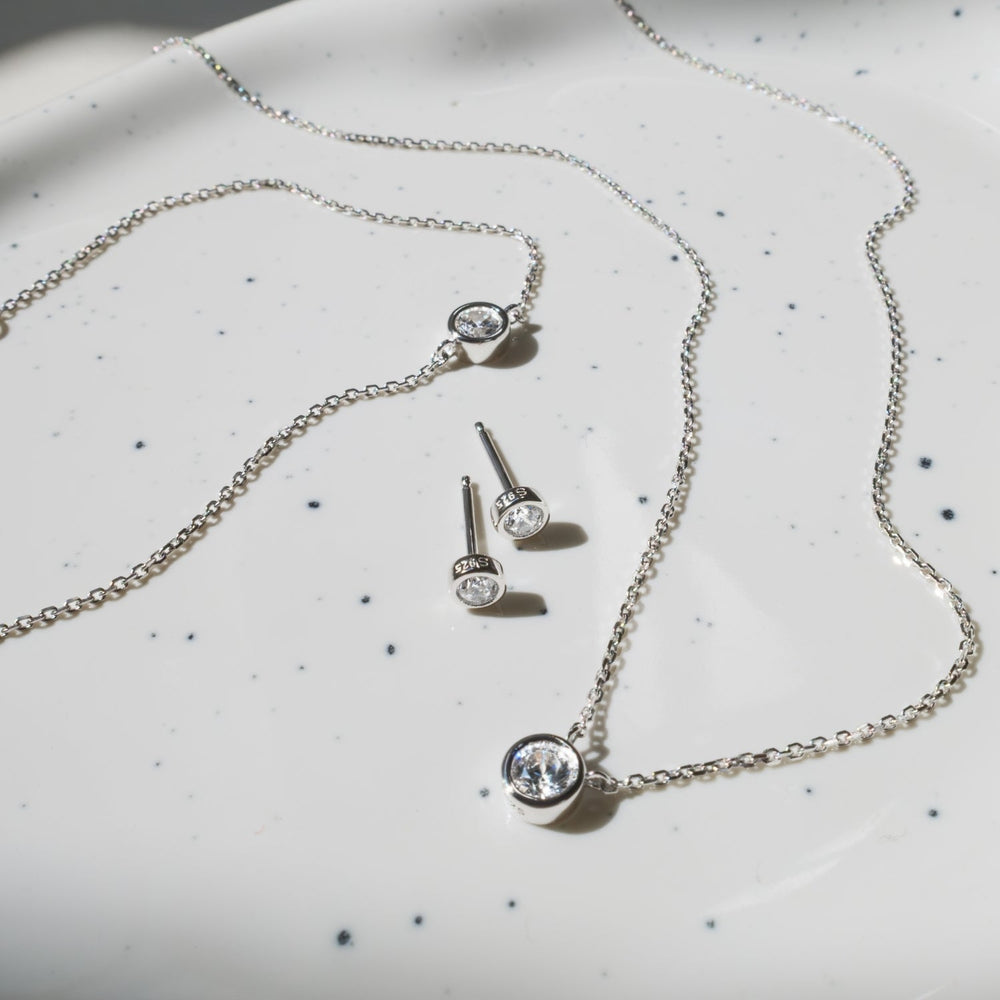 Round Brilliant solitaire necklace with a 0.25 carat* diamond simulant in sterling silver