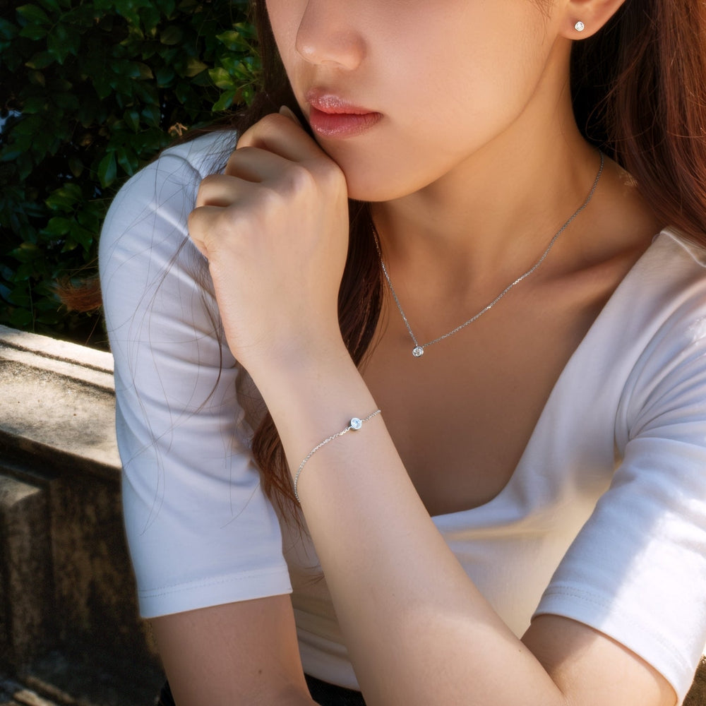 Round Brilliant solitaire necklace with a 0.25 carat* diamond simulant in sterling silver