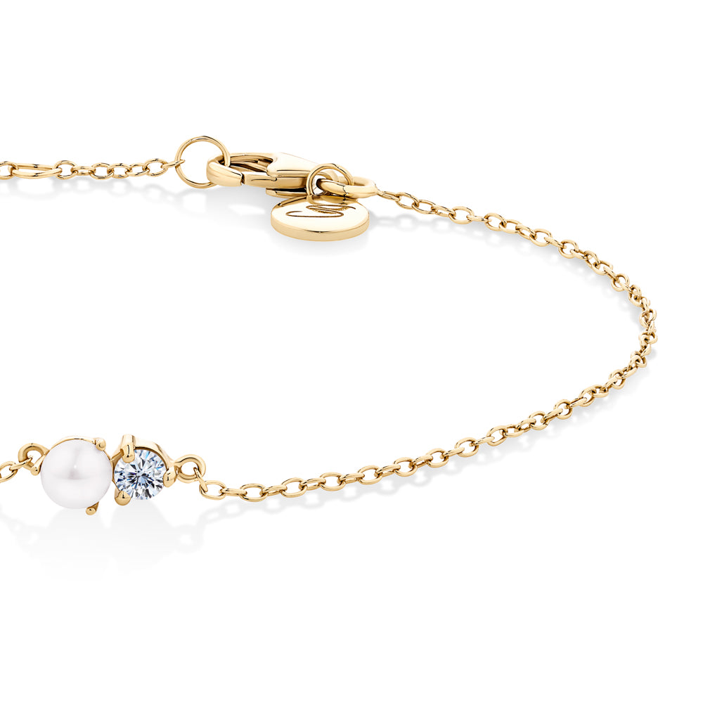 Lab-Grown Simulant and Cultured Pearl, round brilliant and potato shape bracelet in 18 carat yellow gold vermeil