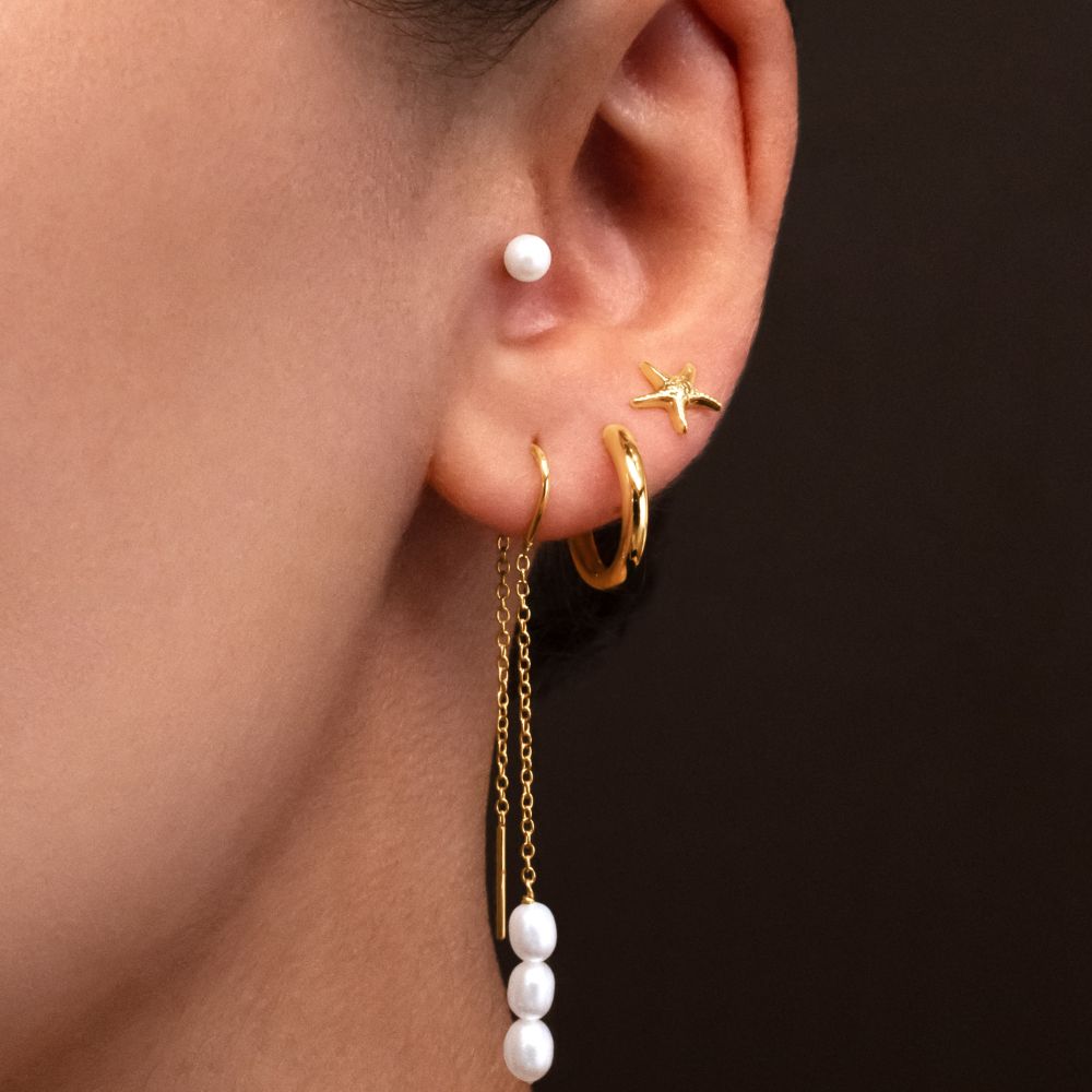 Pearl stud earrings in 18 carat yellow gold vermeil