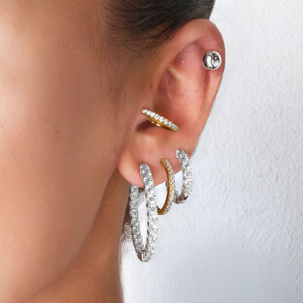 Round brilliannt hoop earrings with diamond simulants in 18 carat yellow gold vermeil