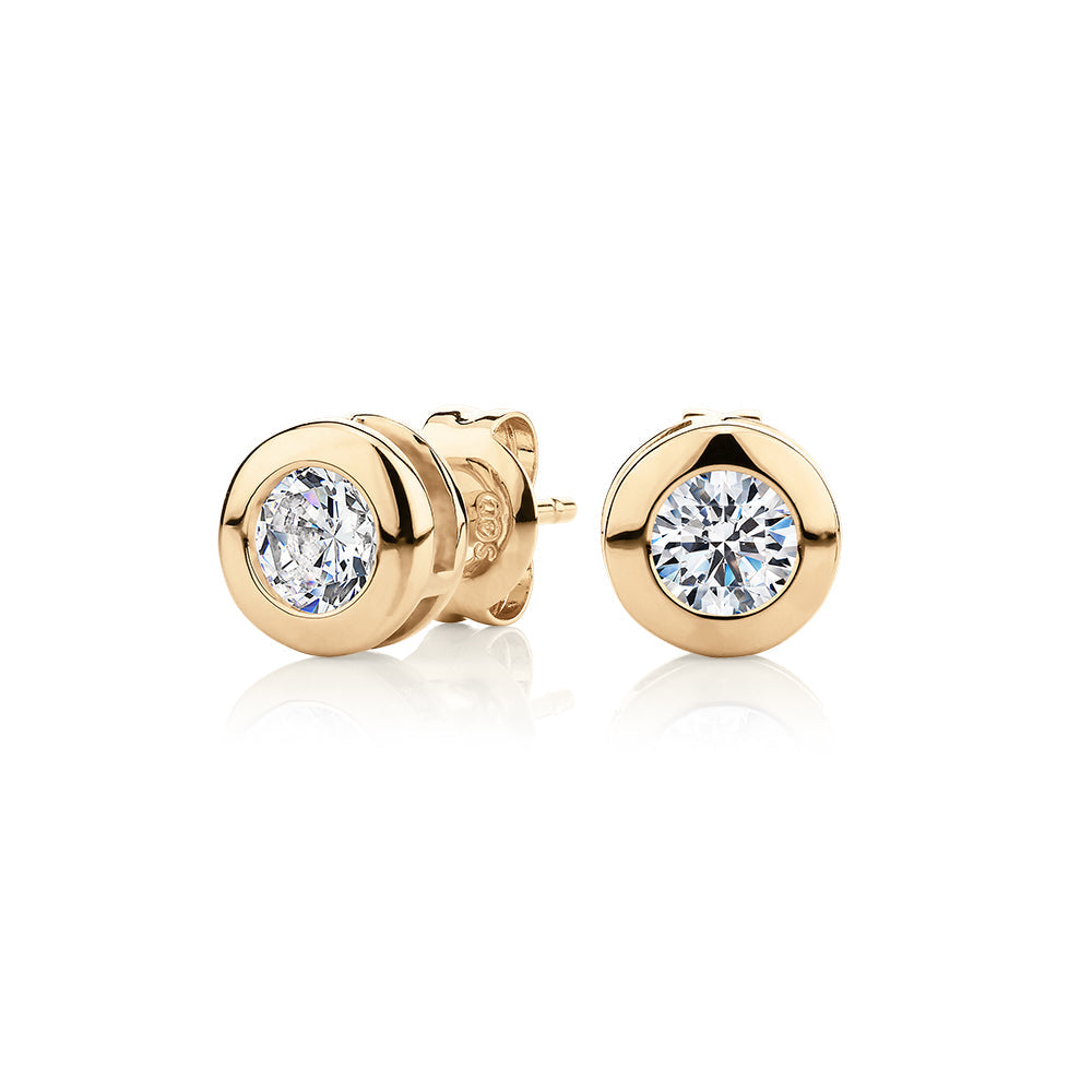 Round Brilliant stud earrings with 1 carat* of diamond simulants in 10 carat yellow gold