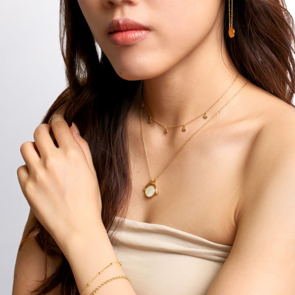 Cultured freshwater mother of pearl necklace in 18 carat yellow gold vermeil