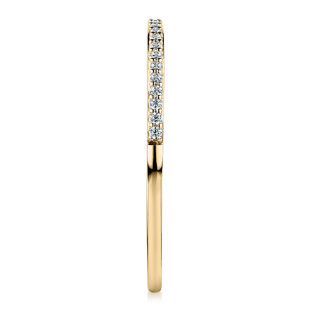 Round Brilliant wedding or eternity band in 10 carat yellow gold