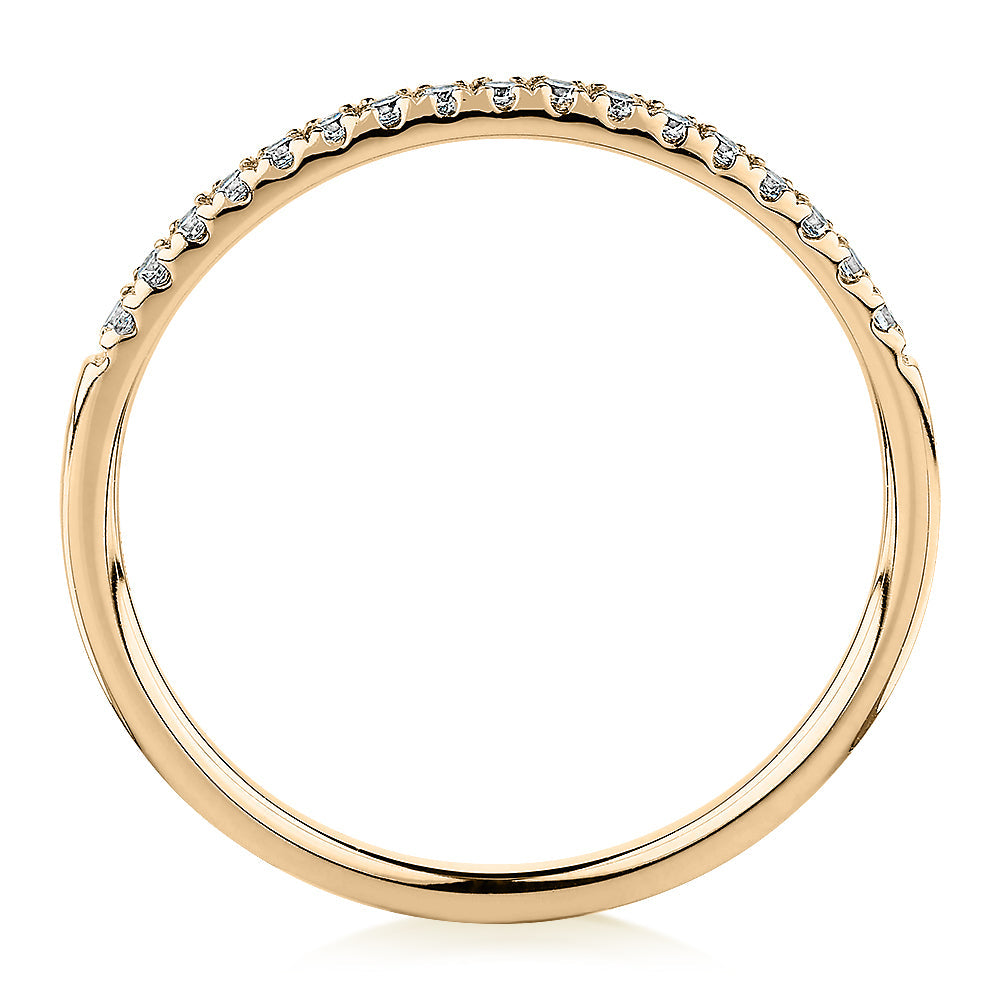 Wedding or eternity band in 14 carat yellow gold