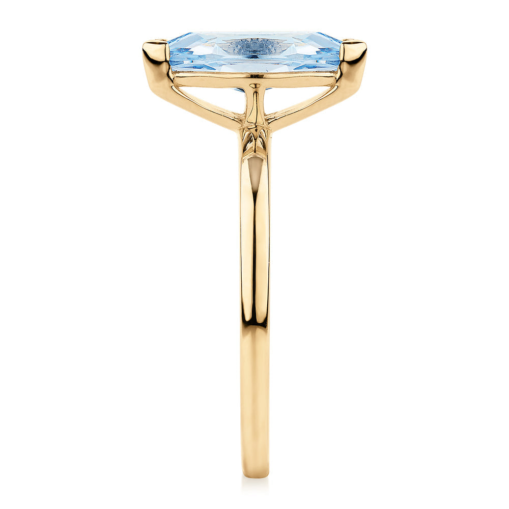 Dress ring with aquamarine simulant in 10 carat yellow gold