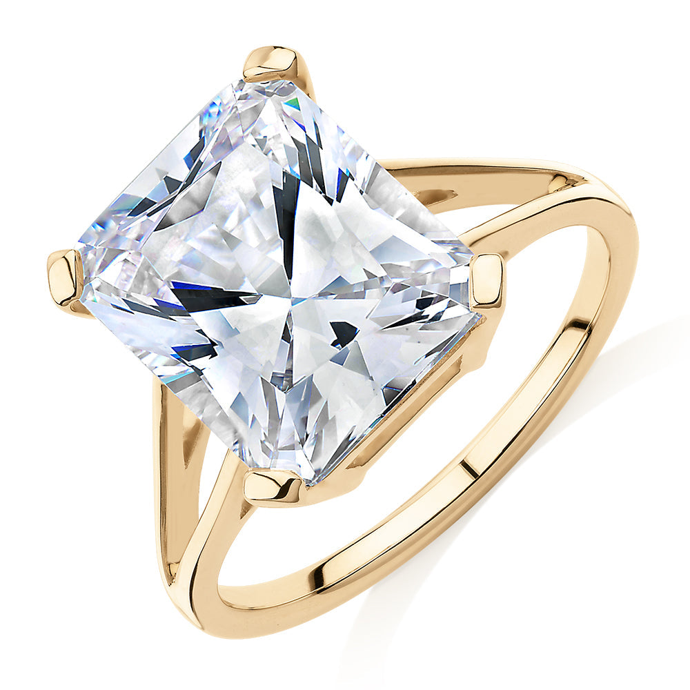 Radiant solitaire engagement ring with 6.79 carat* diamond simulant in 10 carat yellow gold