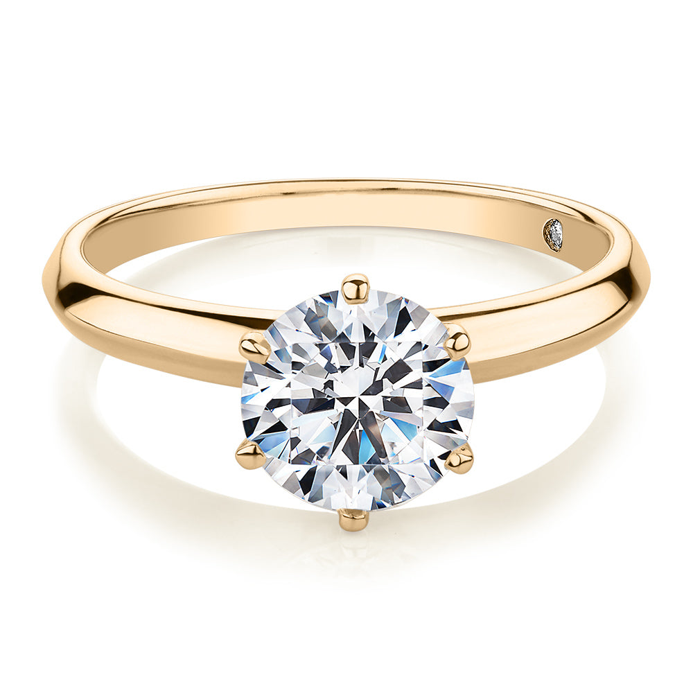 Round Brilliant solitaire engagement ring with 1.5 carat* diamond simulant in 14 carat yellow gold