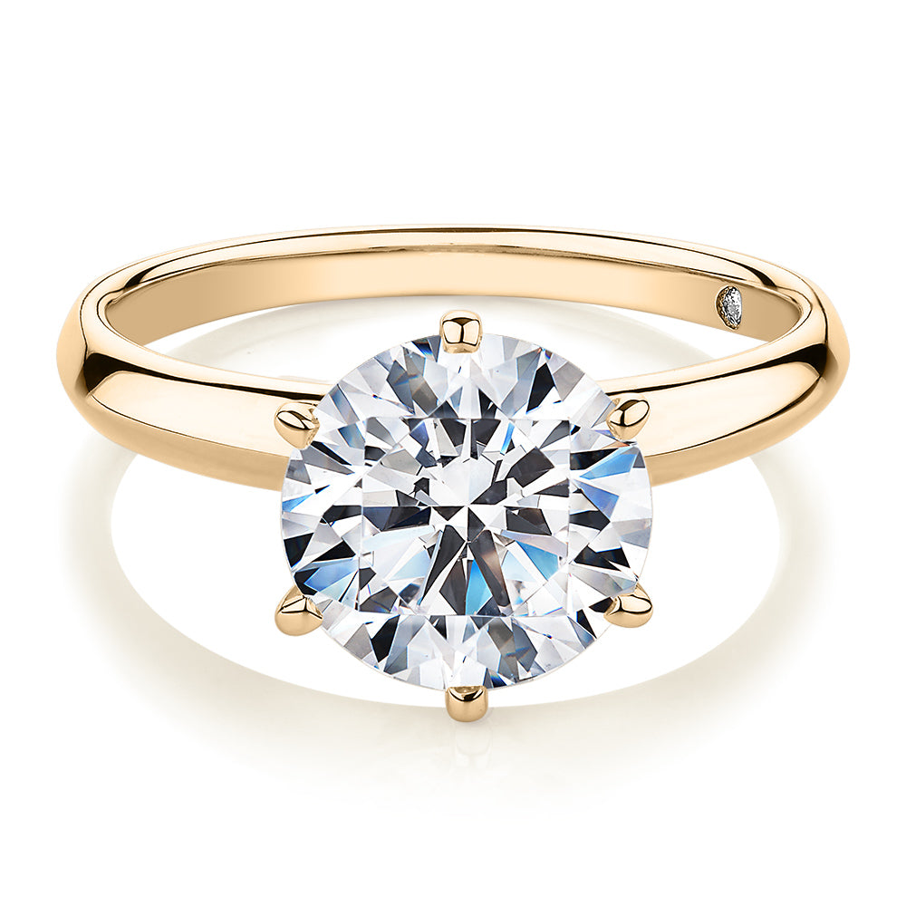 Round Brilliant solitaire engagement ring with 3 carat* diamond simulant in 14 carat yellow gold