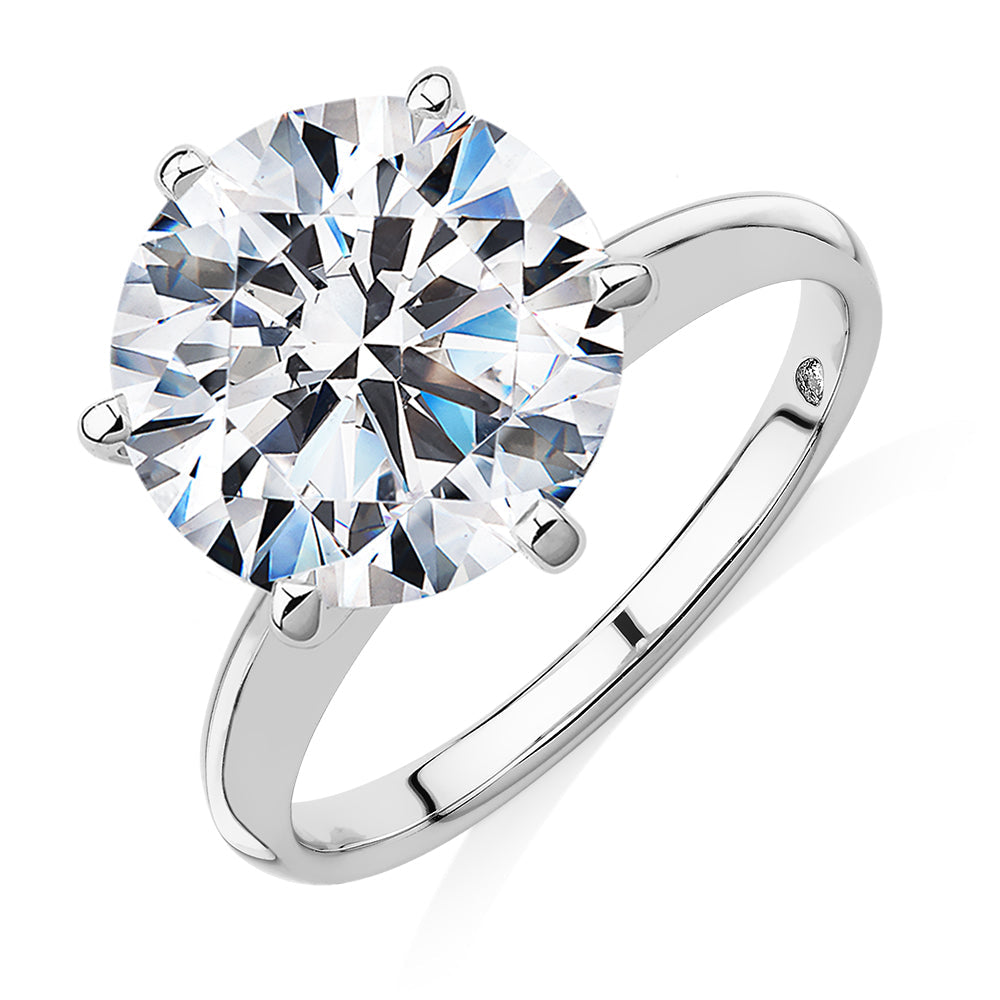Round Brilliant solitaire engagement ring with 5.49 carat* diamond simulant in 14 carat white gold