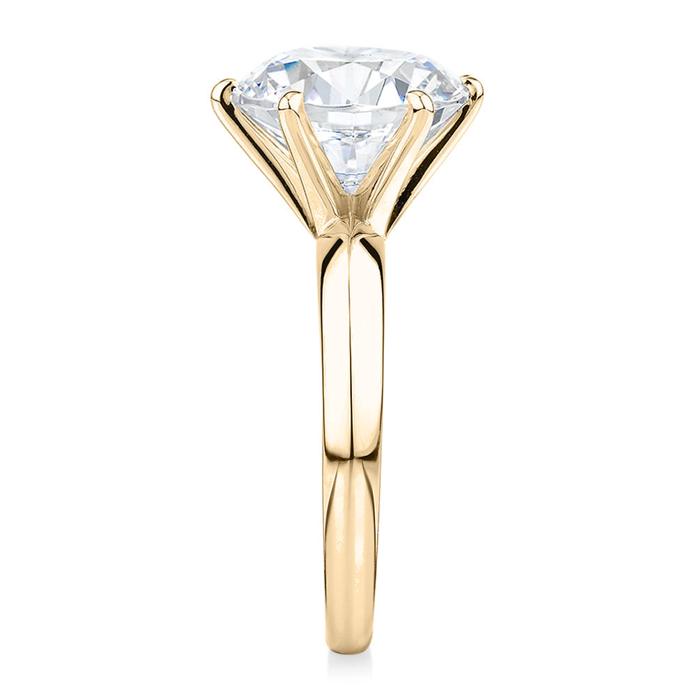 Round Brilliant solitaire engagement ring with 5.49 carat* diamond simulant in 14 carat yellow gold