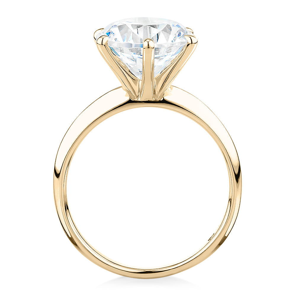 Round Brilliant solitaire engagement ring with 5.49 carat* diamond simulant in 14 carat yellow gold