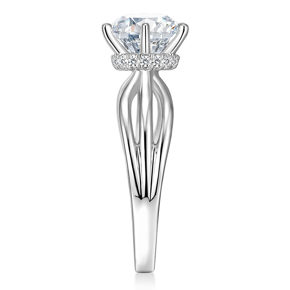 Round Brilliant solitaire engagement ring with 2.2 carat* diamond simulant in 14 carat white gold