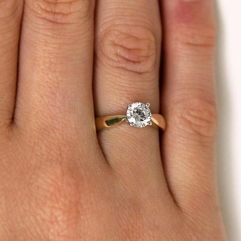 Round Brilliant solitaire engagement ring with 1 carat* diamond simulant in 10 carat yellow and white gold