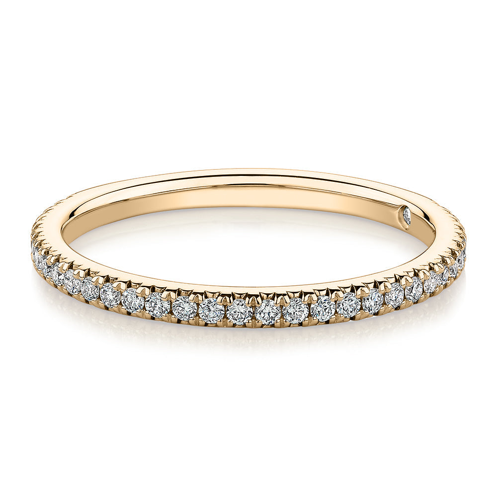 Signature Simulant Diamond 0.23 carat* TW round brilliant wedding or eternity band in 10 carat yellow gold