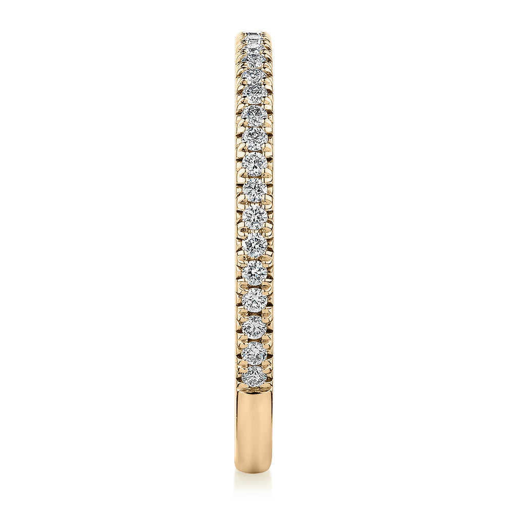 Signature Simulant Diamond 0.23 carat* TW round brilliant wedding or eternity band in 10 carat yellow gold