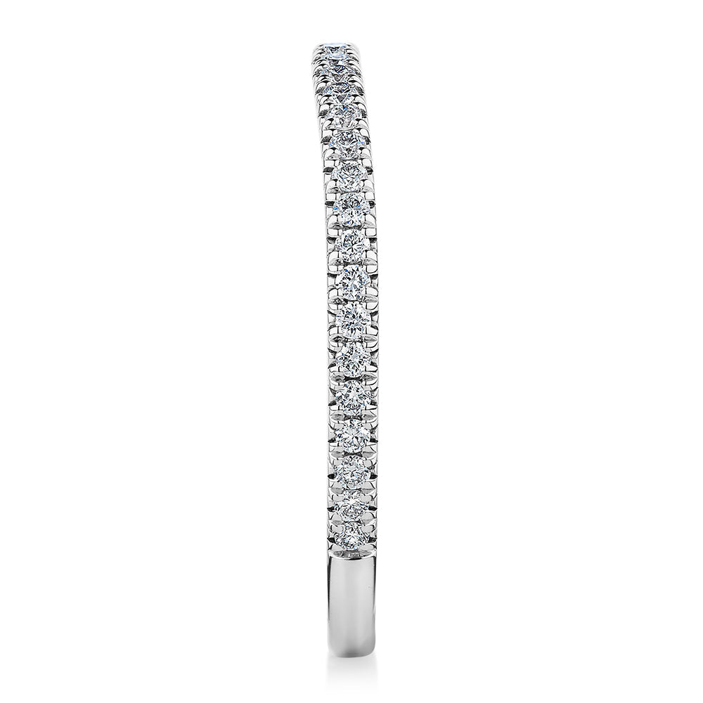 Premium Lab-Grown Diamond, 0.23 carat TW round brilliant curved wedding or eternity band in 18 carat white gold