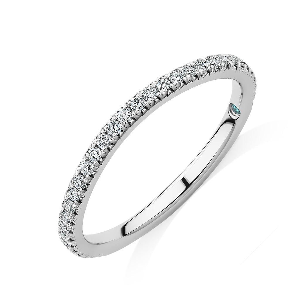 Premium Lab-Grown Diamond, 0.23 carat TW round brilliant curved wedding or eternity band in platinum