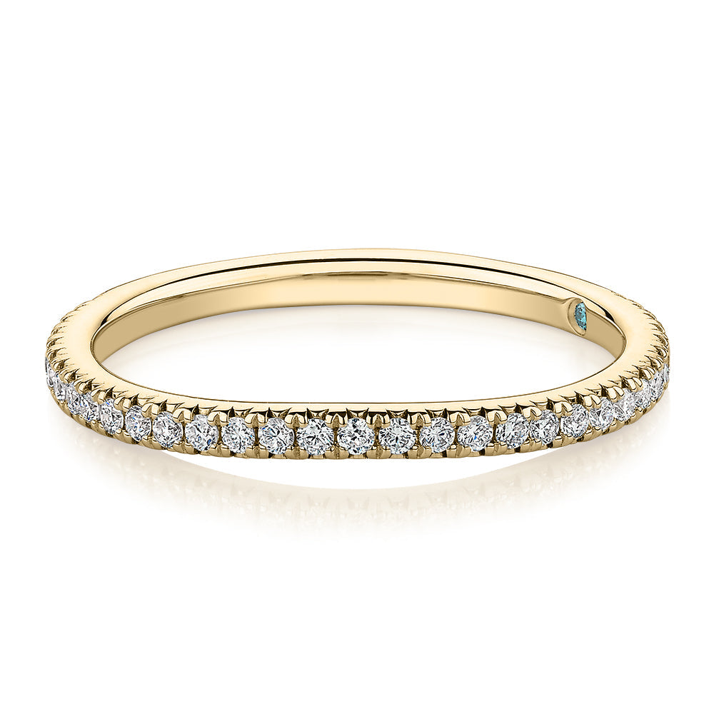 Premium Laboratory Created Diamond, 0.23 carat TW round brilliant curved wedding or eternity band in 18 carat yellow gold
